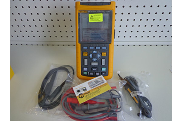 Промышленный осциллограф-мультиметр FLUKE 124/001S