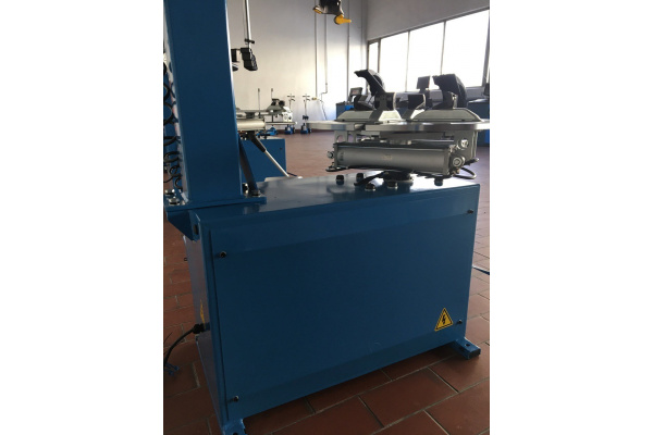 Шиномонтажный полуавтоматический станок внешний зажим 18 дюймов, 220V/50HZ/1P Trommelberg 1805E