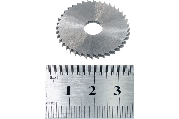 Фреза отрезная (32x2x8 мм; тип 2; z=40; Р6М5) HORTZ 477097