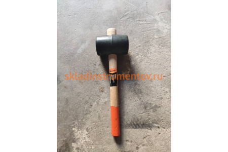 Резиновая киянка SPARTA 680 г черная резина, деревянная рукоятка 111555