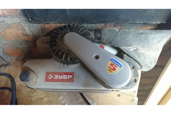 Ленточная шлифмашина Зубр ЗЛШМ-76-950