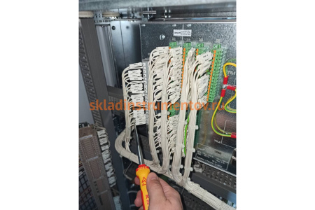 Длинногубцы с резцом KNIPEX KN-2616200