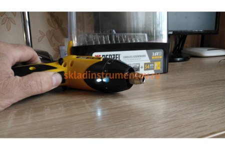 Аккумуляторная отвертка DENZEL CSL-36-01 26001