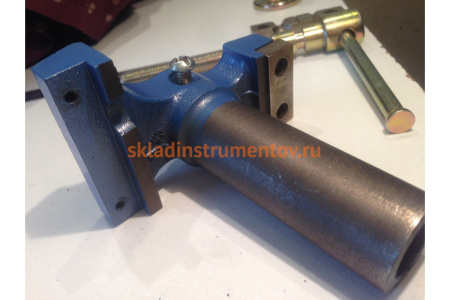 Слесарные тиски цилиндрические поворотные 63/38мм с наковальней Энкор 20008