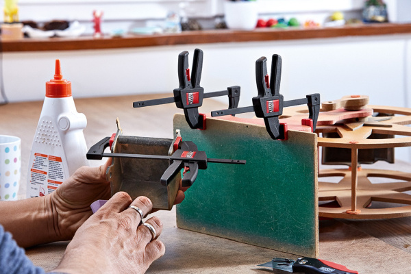 Набор струбцин пистолетного типа BESSEY 2.7 кН, 110 x 40 мм, распор 80-190 мм BE-EZS11-4SET