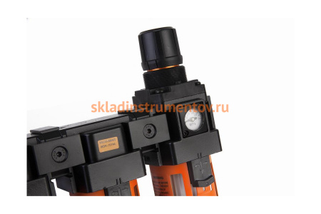 Модульная группа с тремя влаго-маслоотделителями и регулятором давления 1/2'' WIEDERKRAFT WDK-70744