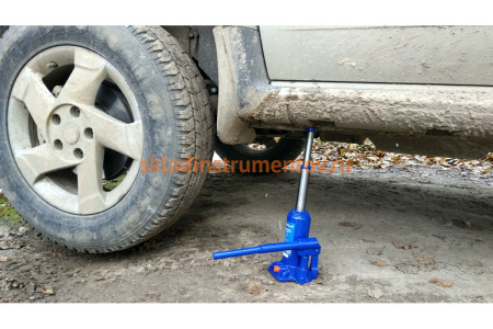 Бутылочный двухштоковый домкрат 2т AE&T T02002