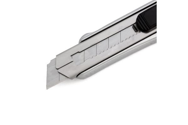 Нож с сегментированным лезвием Vira RAGE Auto lock 25 мм 831403