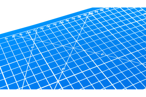 Непрорезаемый коврик Зубр Эксперт 3 мм цвет синий 300x220 мм 09903 Непрорезаемый коврик Зубр Эксперт 3 мм цвет синий 300x220 мм 09903