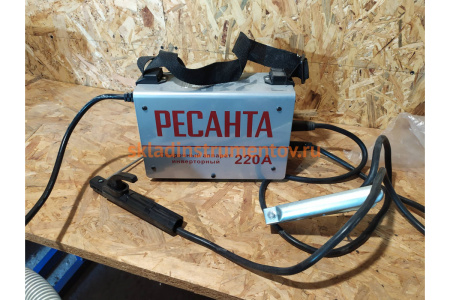Инверторный сварочный аппарат Ресанта САИ 220 65/3 Инверторный сварочный аппарат Ресанта САИ 220 65/3