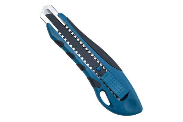 Резак с выдвижным лезвием РемоКолор Elegant black, автоматический фиксатор, углеродистая сталь 75Г, 18мм, 19-0-411