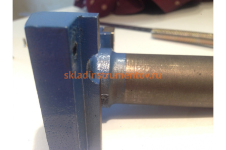 Слесарные тиски цилиндрические поворотные 63/38мм с наковальней Энкор 20008