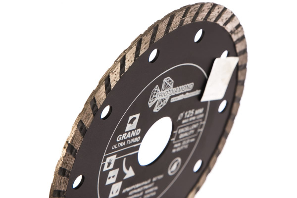 Диск алмазный отрезной Турбо Grand hot press (125х22.23 мм) TRIO-DIAMOND GUT712