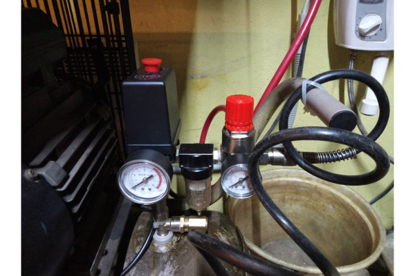 Реле для компрессора в сборе 220 В 2 быстр. выхода Pegas pneumatic 2601И