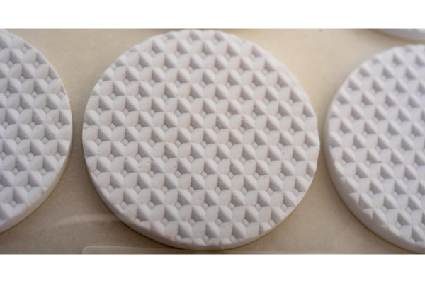 Набор самоклеящихся накладок на мебельные ножки Stayer COMFORT 98шт белые 40917-H98