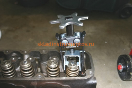 Рассухариватель клапанов Aist для зажима пружин 67231510 00-00012848