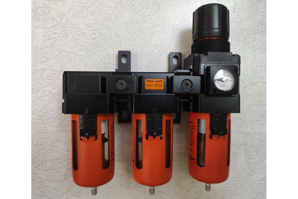 Модульная группа с тремя влаго-маслоотделителями и регулятором давления WIEDERKRAFT WDK-70733