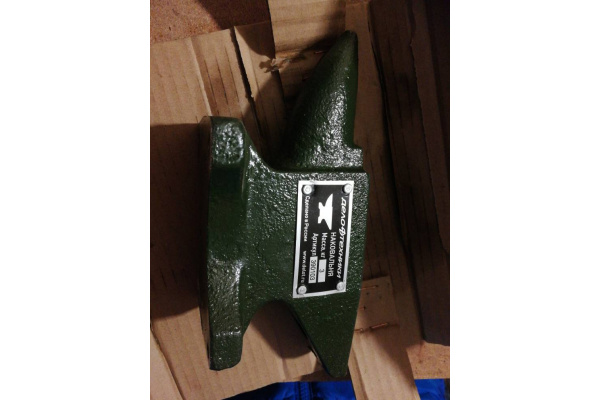 Консольная однорогая наковальня Дело Техники 3 кг 390103