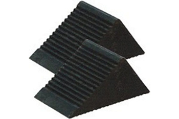 Упор под колесо ROCKFORCE резиновый длина - 130мм, ширина - 80мм, высота - 65мм RF-TRF3301