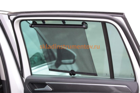 Солнцезащитная выдвижная шторка Airline рулонного типа ASPS-R-15