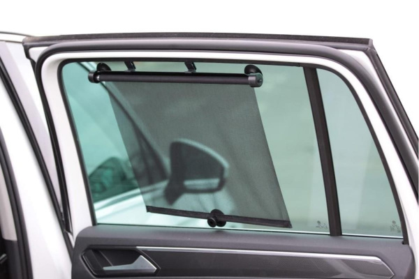 Солнцезащитная выдвижная шторка Airline рулонного типа ASPS-R-15