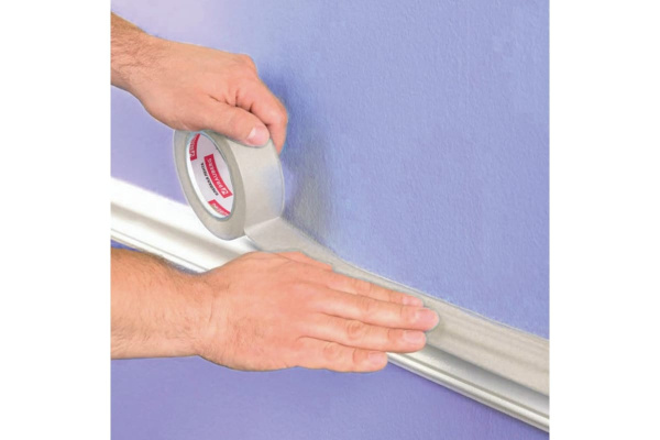 Клейкая малярная креппированная лента BRAUBERG 38 мм х 50 м 226427