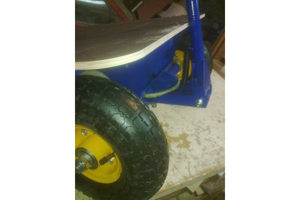 Тележка RUSKLAD платформенная, с поворотной осью ТПО О (600х1200) с пневматическими колёсами Тележка RUSKLAD платформенная, с поворотной осью ТПО О (600х1200) с пневматическими колёсами