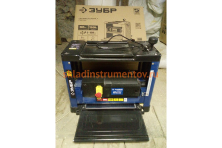 Рейсмусовый станок Зубр ширина строгания 305мм, толщина заготовки до 160 мм, 2 ножа, 8000 б/мин, 2000Вт, 6м/мин РС-305