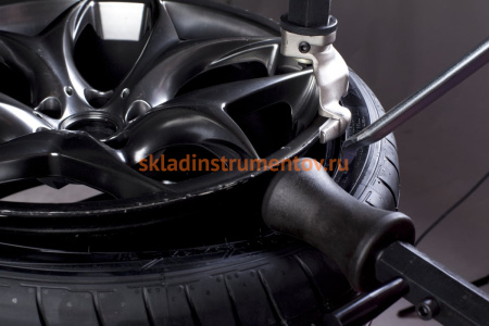 Автоматический шиномонтажный стенд с рукой 220B AE&T M-221P6