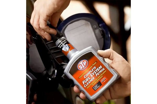 Комплексный очиститель топливной системы бензинового двигателя STP 400 мл 50400EN
