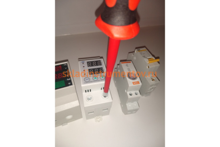 Диэлектрическая отвертка КВТ Слим PH2/FL2 100 78592