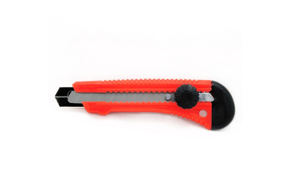 Нож с усиленным пластиковым корпусом 18мм Vira Twist-lock 831303