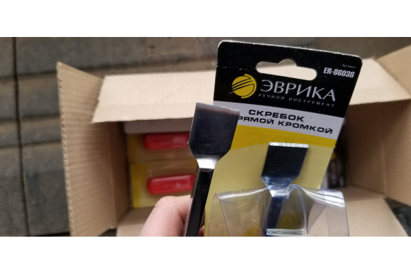 Скребок с прямой кромкой ЭВРИКА лезвие 25.4 мм., длина 27см ER-86038