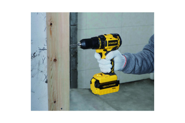 Бесщеточная дрель-шуруповерт Stanley SBD201M2K-RU