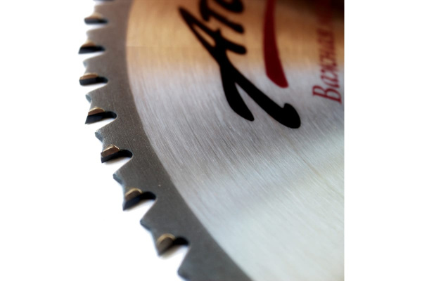 Диск пильный тонкий (250 мм; 60T; 30 мм) по дереву профи АТАКА 8078910 Диск пильный тонкий (250 мм; 60T; 30 мм) по дереву профи АТАКА 8078910