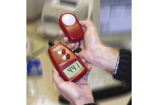 Цифровой измеритель освещенности / Люксметр TESTBOY TV 332