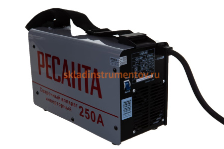 Инверторный сварочный аппарат в кейсе Ресанта САИ 250 Инверторный сварочный аппарат в кейсе Ресанта САИ 250