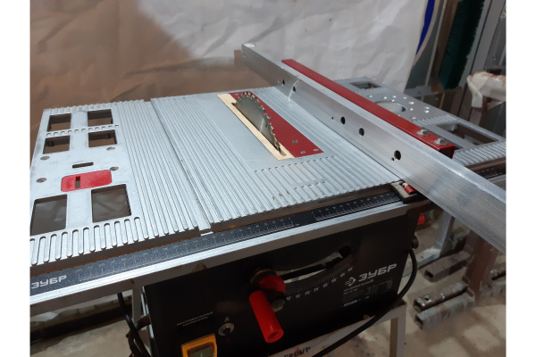 Настольная дисковая пила ЗУБР ЗПДС-255-1500