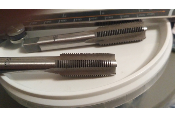 Метчик в пластиковом футляре ЭВРИКА M12x1 2шт ER-01210M