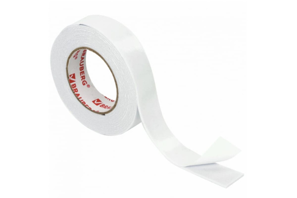 Клейкая двухсторонняя лента BRAUBERG 15 мм х 2 м, на вспененной основе, 1 мм, прочная 606418