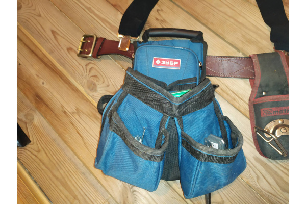Поясной подсумок Зубр ЭКСПЕРТ держатель для молотка, дополнительная ручка для переноски, 7 карманов 38634