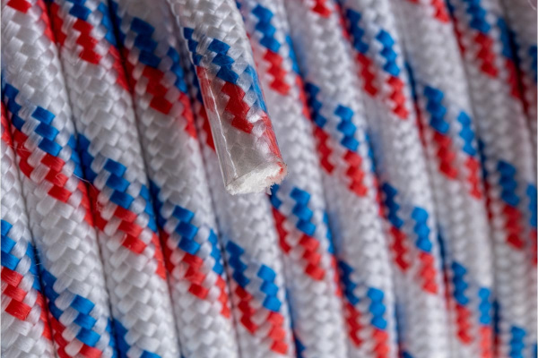 Плетеный 24-прядный полипропиленовый фал с сердечником 10мм, бухта 100м, 700кгс СИБРТЕХ Россия 93967 Плетеный 24-прядный полипропиленовый фал с сердечником 10мм, бухта 100м, 700кгс СИБРТЕХ Россия 93967