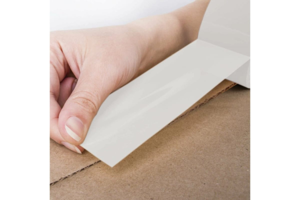 Клейкая упаковочная лента BRAUBERG 48 мм х 66 м, белая, толщина 45 микрон 440158