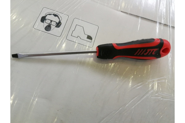 Силовая шлицевая отвертка SL3.0 х 75мм JTC 7601