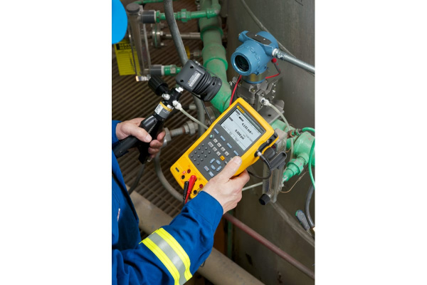 Регистрирующий калибратор Fluke 754