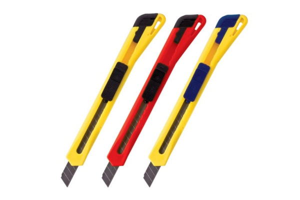 Нож 9 мм, фиксатор, цвет корпуса ассорти, упаковка с европодвесом, BRAUBERG 230914