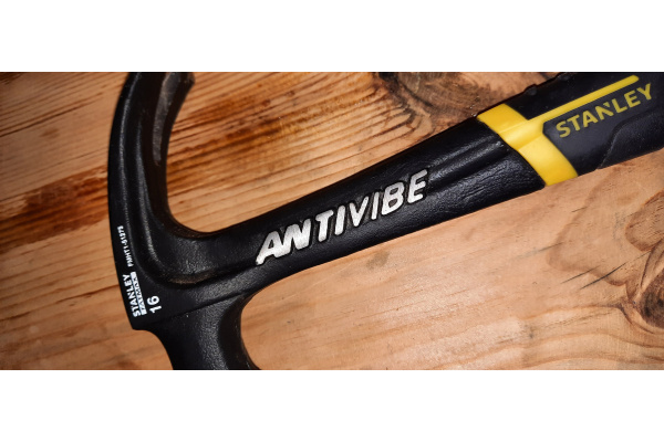 Молоток с загнутым гвоздодером Stanley Fatmax Antivibe FMHT1-51277 1-51-277