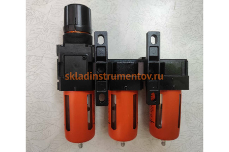 Модульная группа с тремя влаго-маслоотделителями и регулятором давления WIEDERKRAFT WDK-70733