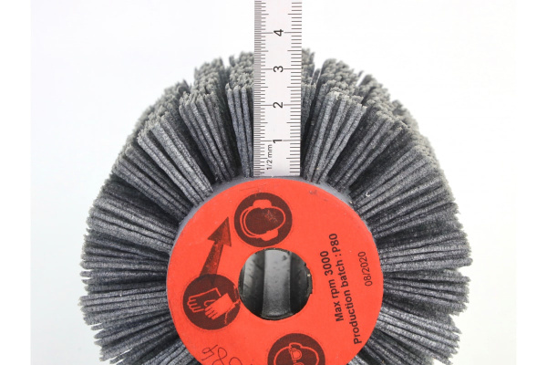 Щетка (110х100х19 мм; +4 паза; P80; полимерный ворс) ОСБОРН 3-384 FEL110100P80PGR