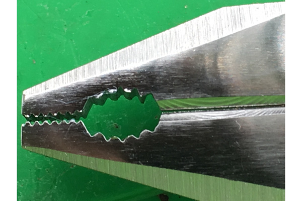 Комбинированные плоскогубцы особой мощности KNIPEX KN-0205180